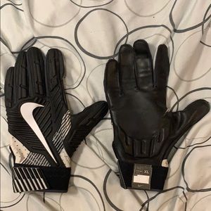 Men’s football gloves
